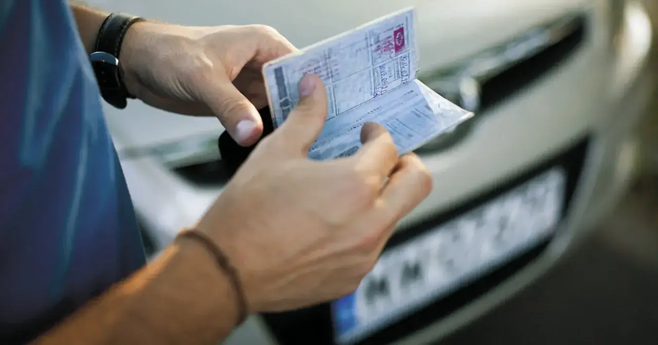 Po sprzedaży samochodu: 3 kluczowe kroki, by uniknąć kar!