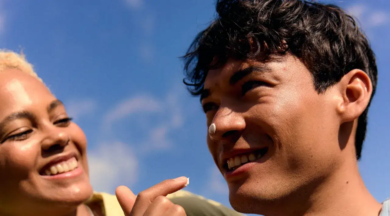 Jak skutecznie uniknąć krostek po goleniu i cieszyć się gładką skórą