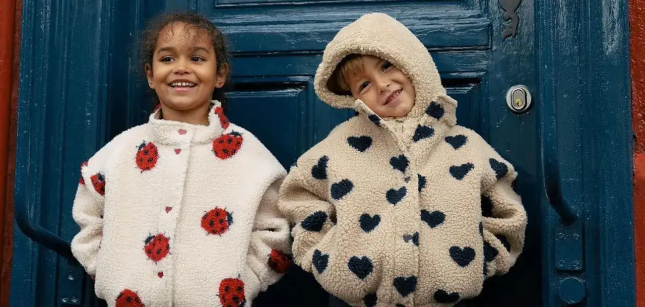 Jak ubierać niemowlaka zimą, aby uniknąć przegrzania i wychłodzenia