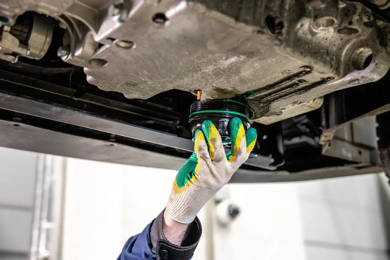 Wymiana oleju co 30 tys. km: Oszczędność czy ukryte koszty?