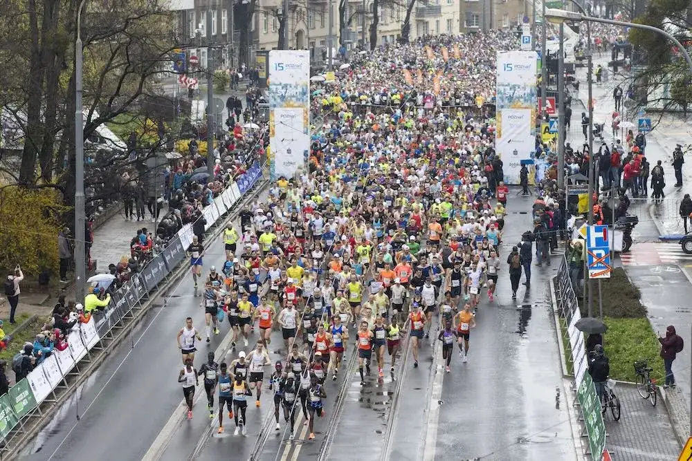 Pierwszy maraton jaki czas: realistyczne oczekiwania na trasie