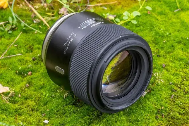 Co oznacza jasny obiektyw i dlaczego warto go używać w fotografii