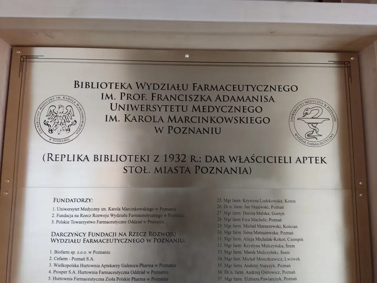 Szukasz daty pogrzebu w Poznaniu? Sprawdź, jak ją znaleźć!