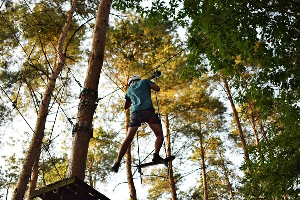 Park linowy Ciechanki - odkryj trasy i atrakcje dla każdego