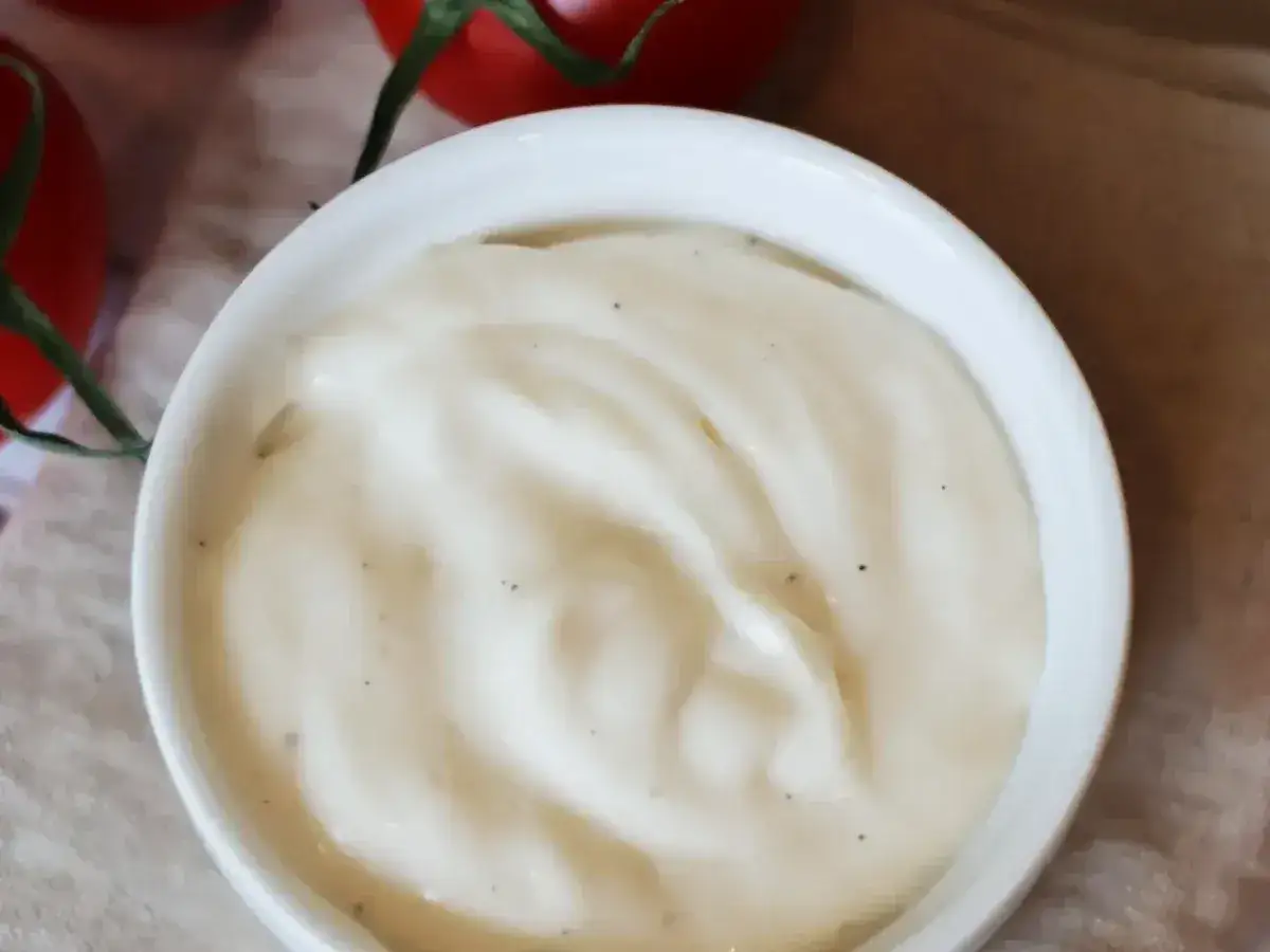 Perfekcyjny sos śmietanowy z mąką: sekret bez grudek!