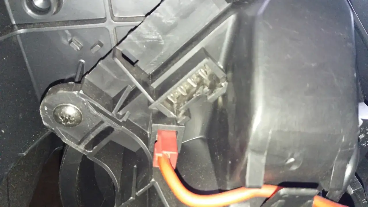 Peugeot Partner: Gdzie jest przekaźnik wentylatora? Poradnik DIY