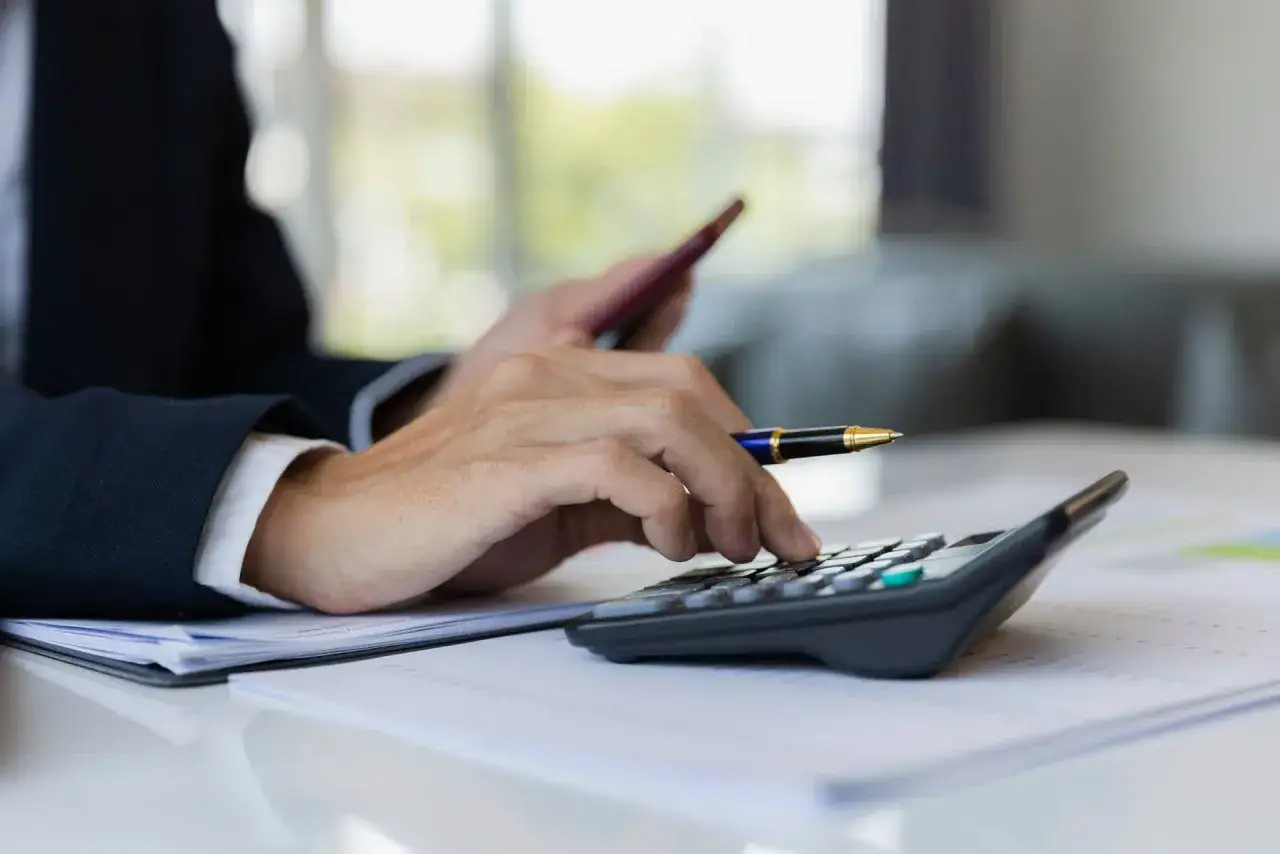 Ile kosztuje wynajem samochodu na miesiąc? Ceny i ukryte koszty