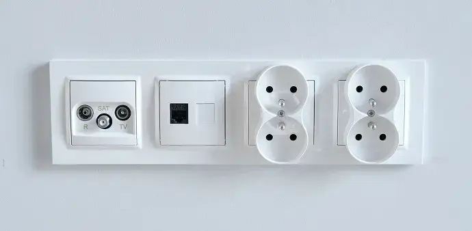 Czy gniazdo dwufazowe jest bezpieczne w Twoim domu? Fakty i mity