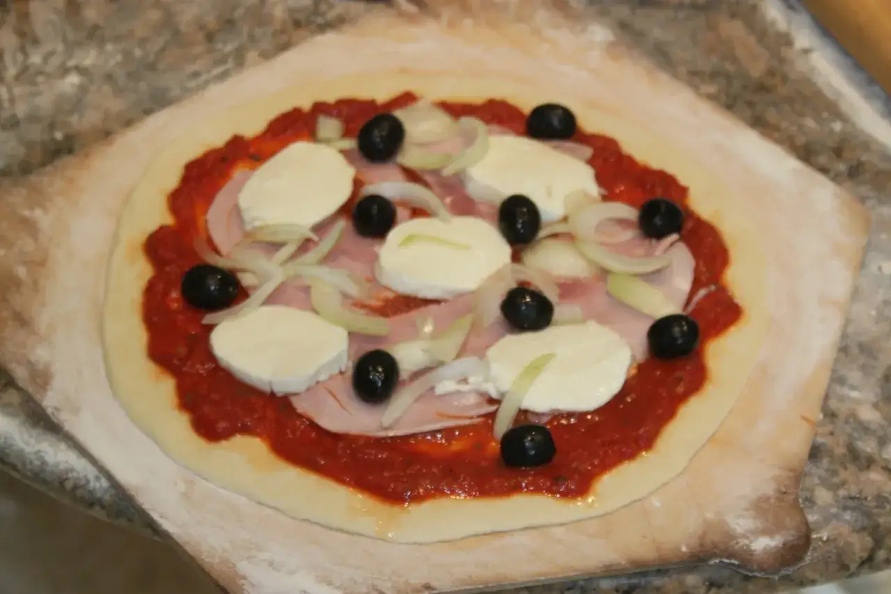 Pizza maison facile: pâte toute prête, goût pro garanti!