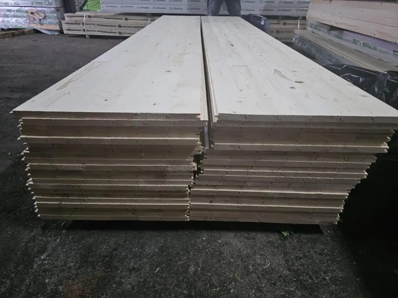 Jakie deski na deskowanie dachu wybrać, aby uniknąć kosztownych błędów?