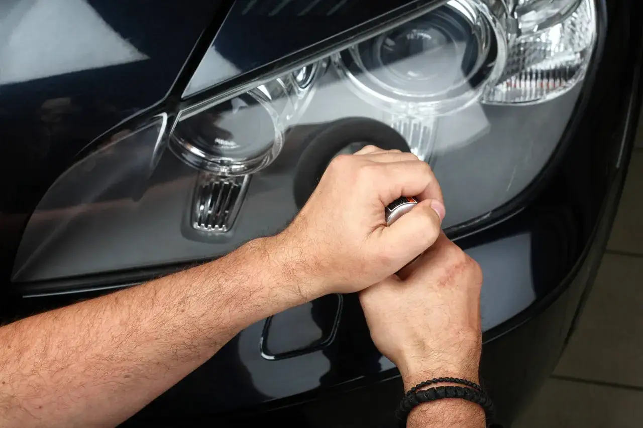 Polerowanie lamp: Krok po kroku do blasku i bezpieczeństwa + ochrona