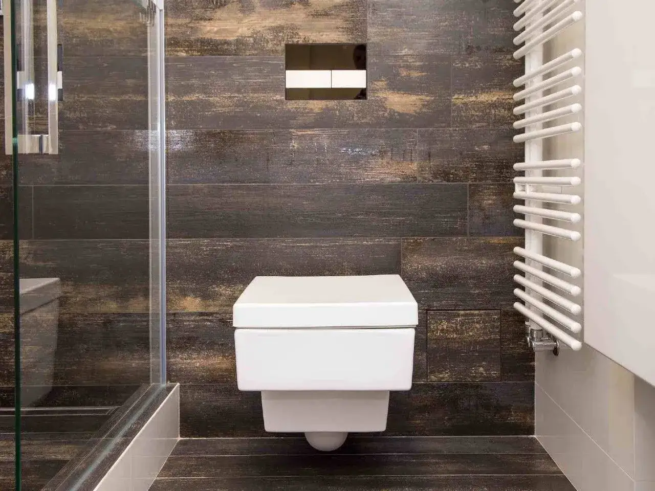 9 pomysłów na funkcjonalne urządzenie wnętrza małej toalety