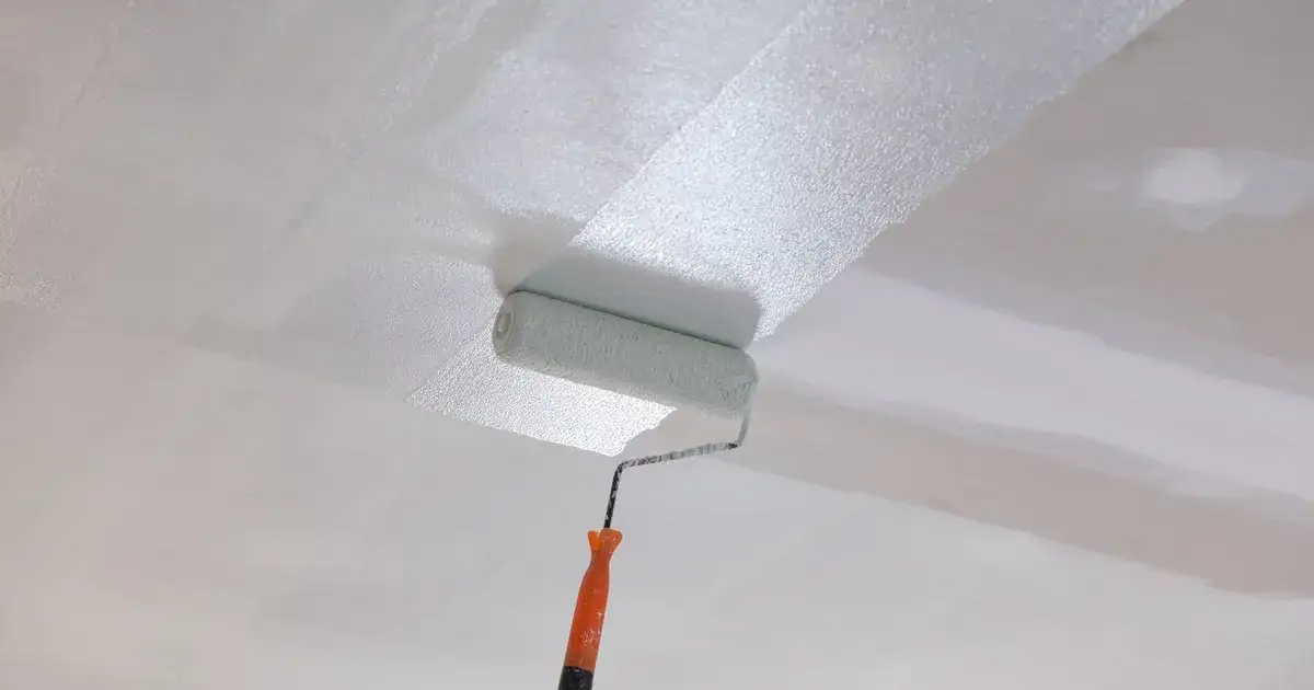 Jaka farba na sufit? Wybierz idealny kolor i uniknij błędów