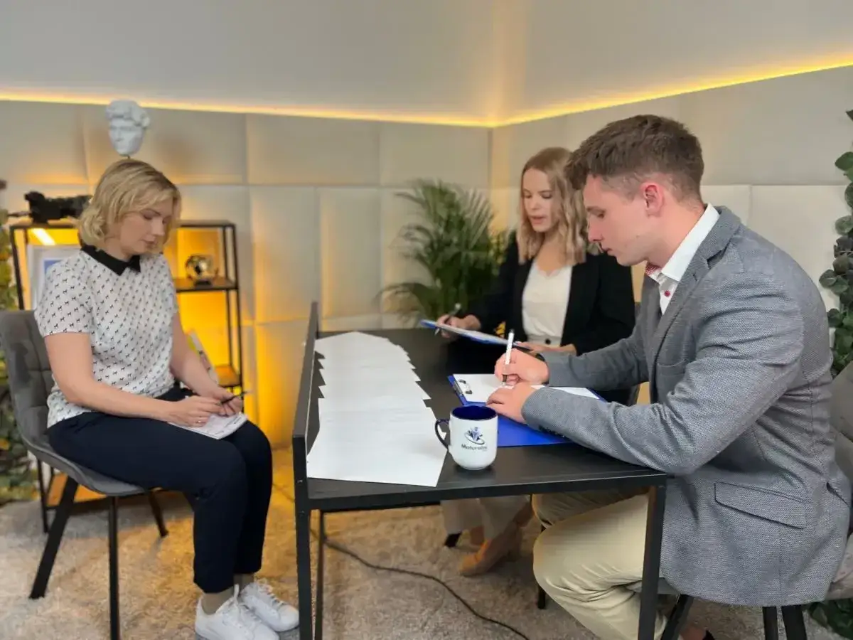 Lektury szkolne: Rozprawka na maturę? Argumenty za i przeciw!