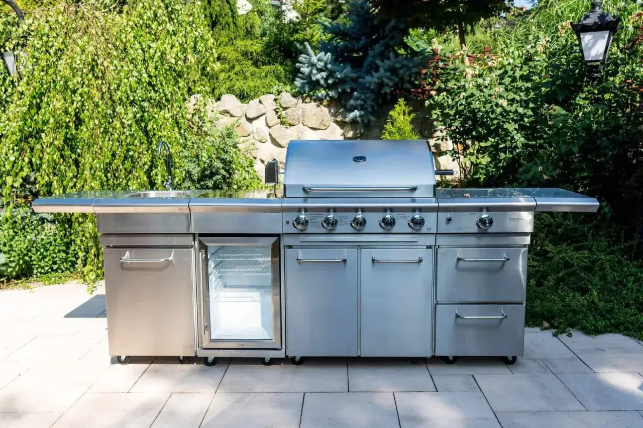 Grill gazowy do zabudowy: Sekret perfekcyjnej kuchni ogrodowej?