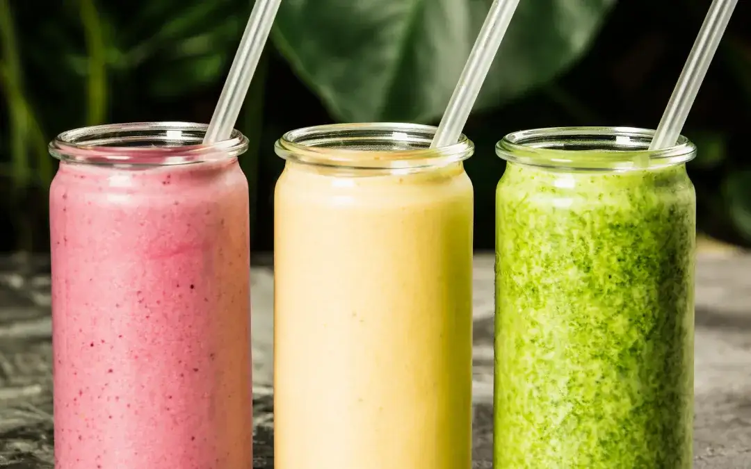 Orzeźwiające drinki z miętą – przepisy na idealne koktajle latem