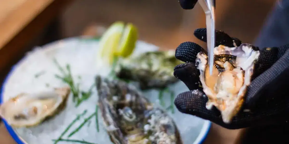 Jak jeść owoce morza: sekrety smaku i etykiety, które musisz znać