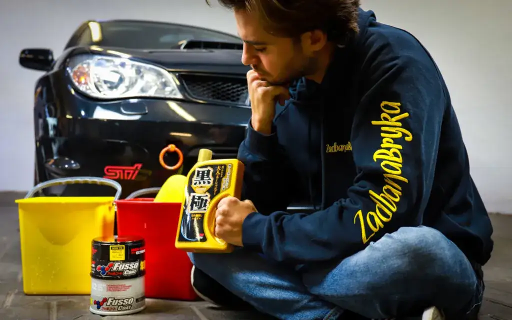 Woskowanie samochodu na zimę? Ochrona lakieru i 5 kluczowych korzyści