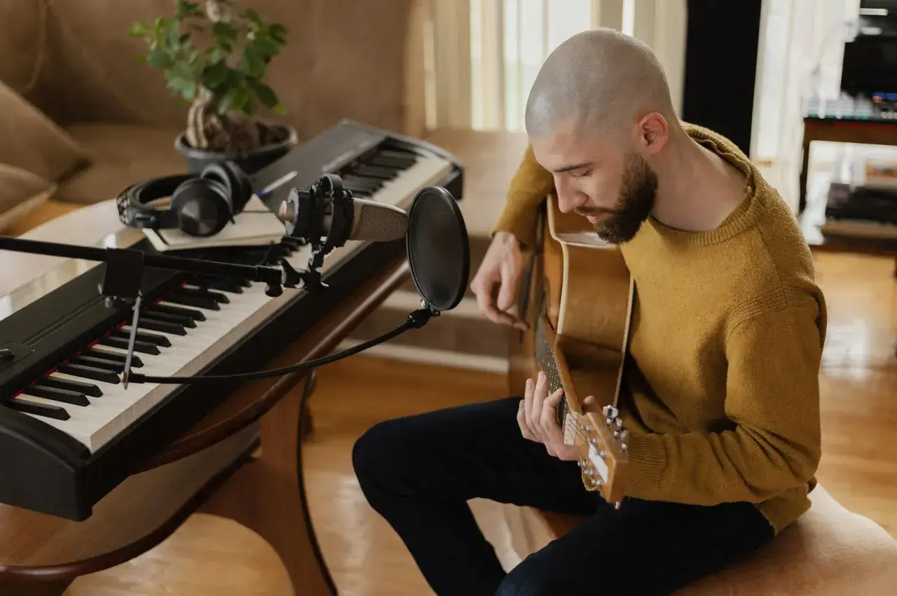 Ile kosztuje tekst piosenki: poznaj realne stawki tekściarzy w Polsce