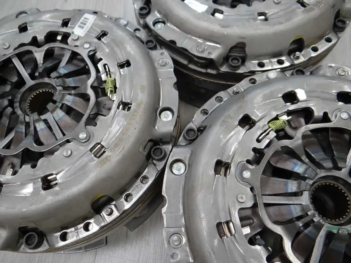 Pedał sprzęgła miękki? Objawy awarii pompy, diagnoza i koszty