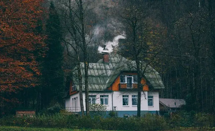 Jak ogrzać stary drewniany dom? Sprawdzone metody na oszczędności