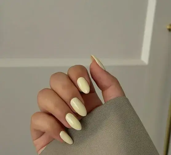 Jak zrobić paznokcie Hailey Bieber: krok po kroku do idealnego manicure