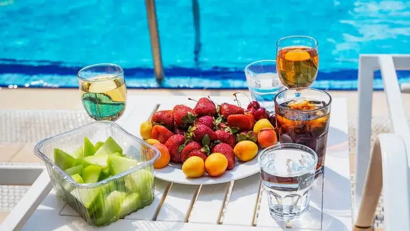 Self-catering: Co to? Poradnik, koszty i organizacja imprez bez stresu