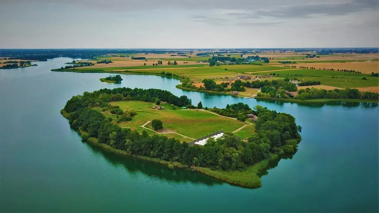 Jezioro Lednickie: tajemnice historii i piękno natury czekają
