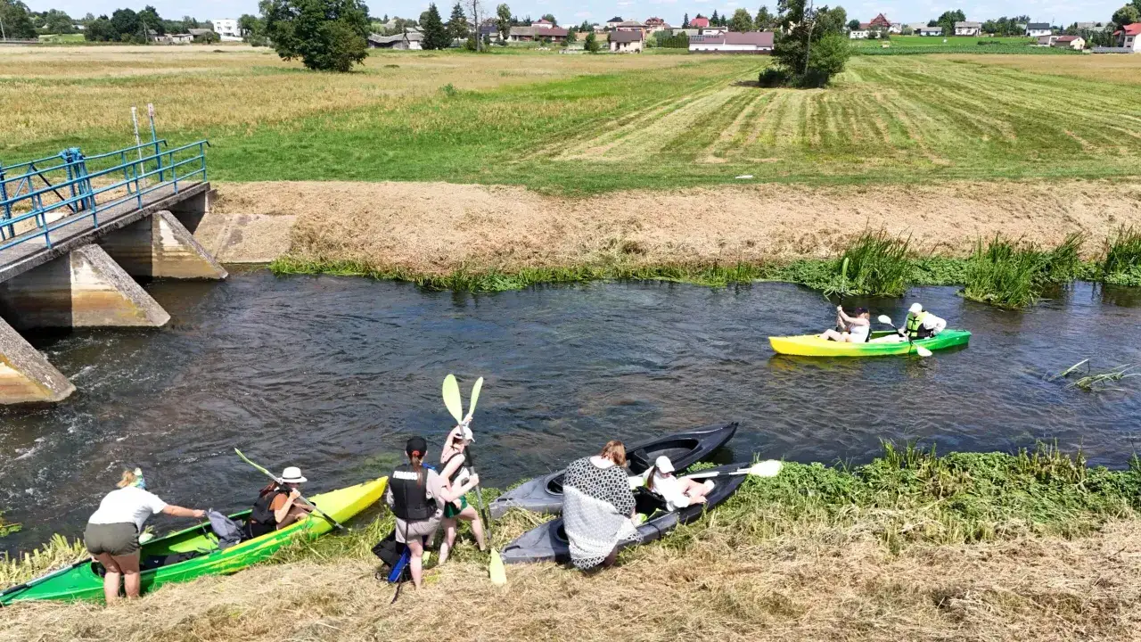 Spływ kajakowy Radom: najlepsze trasy, ceny i wypożyczalnie kajaków