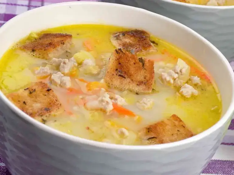 Jak zrobić zupę porową, która zachwyci smakiem i prostotą przygotowania