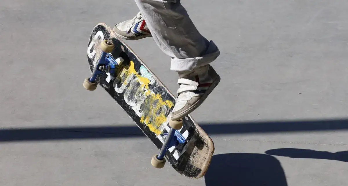 Ile powinna ważyć deskorolka? Kluczowe informacje dla każdego jeźdźca