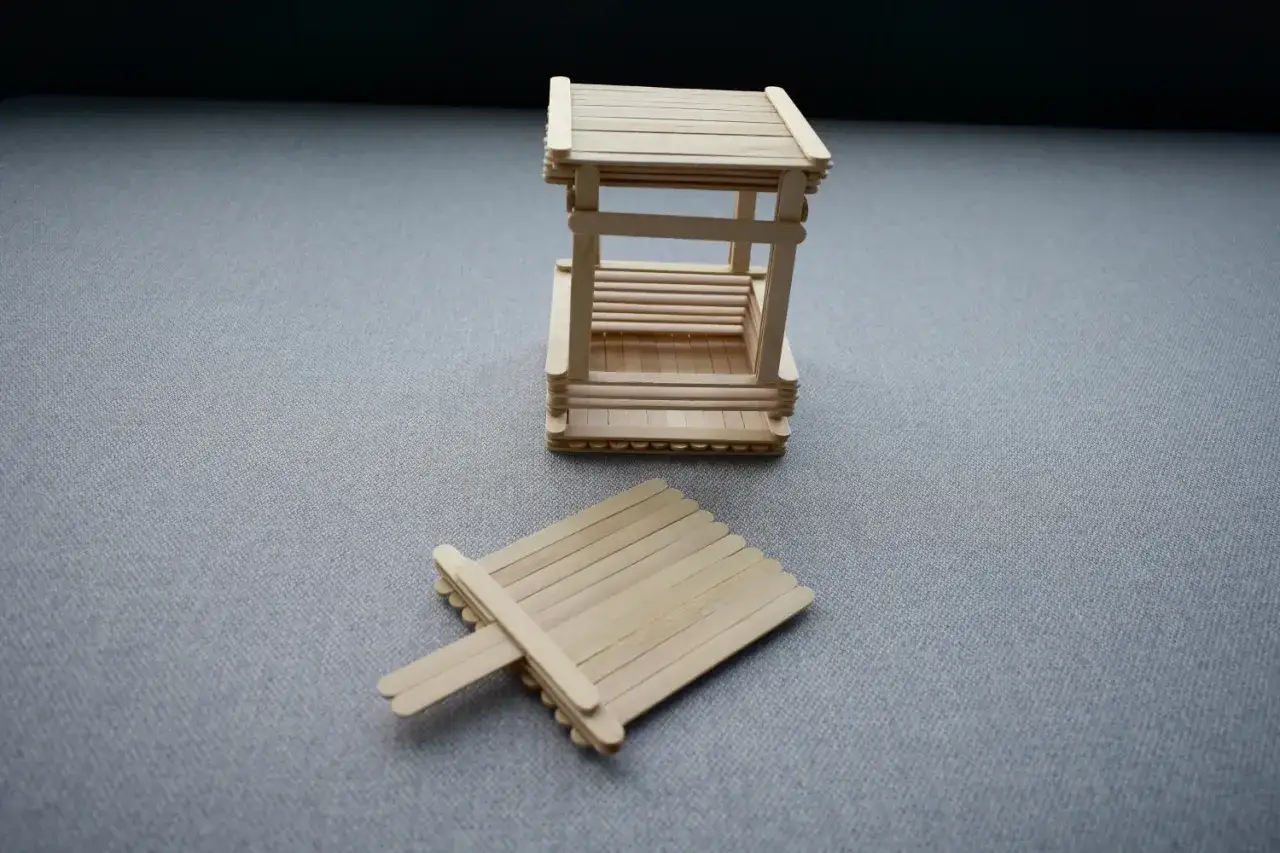 Jak zrobić krzesło z patyczków po lodach - łatwy sposób na DIY mebel