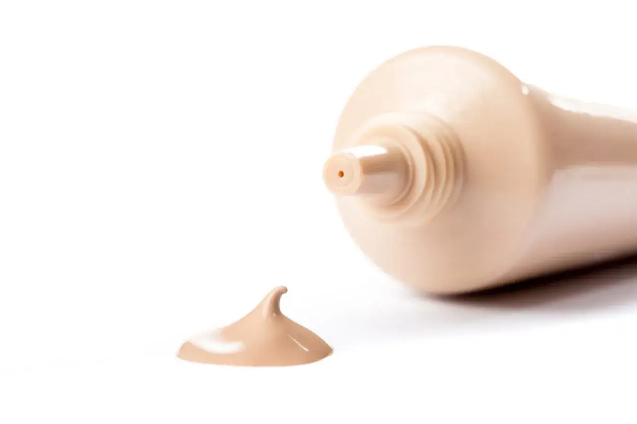 Fluid czy krem BB? Ekspert radzi, co wybrać dla Twojej skóry