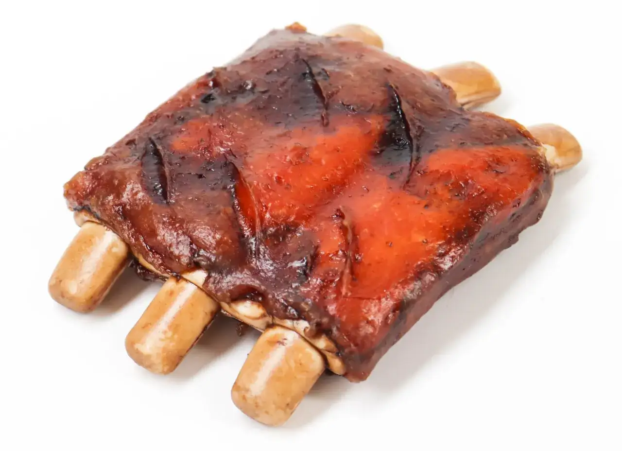 Żeberka dla psa? Weterynarz: Nigdy! Poznaj ryzyko i alternatywy