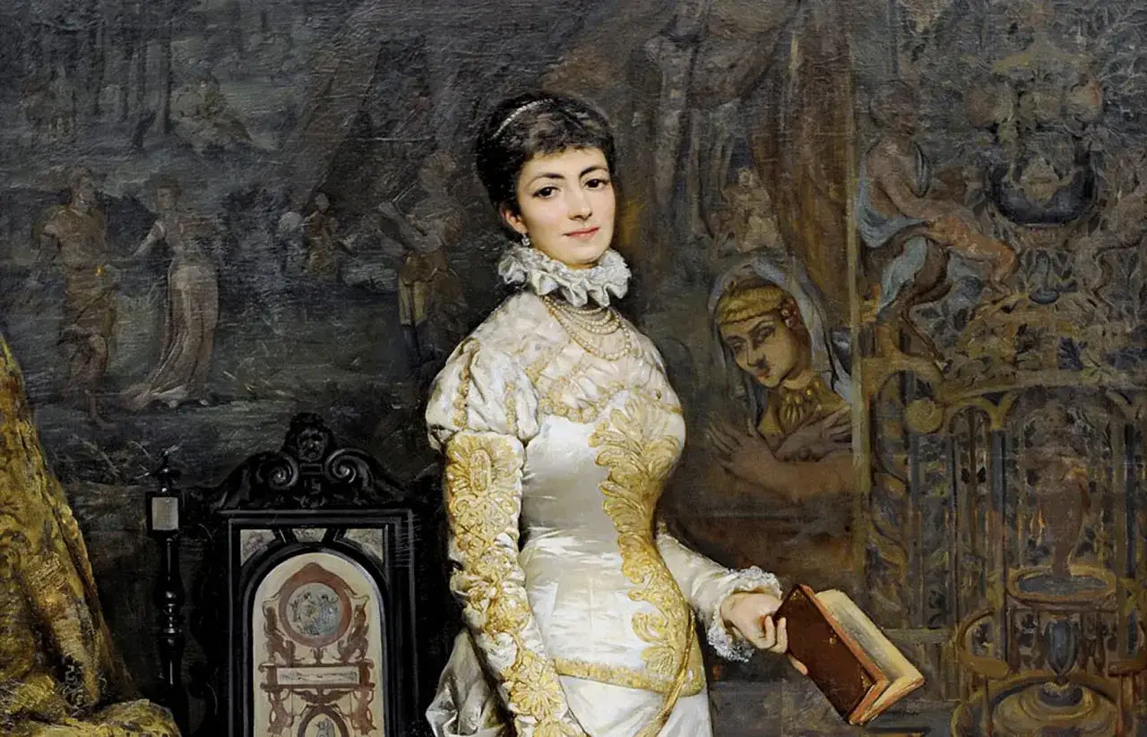 Portret Heleny Modrzejewskiej, symbolizujący jej bogatą biografia. Aktorka w bogatej sukni trzyma książkę, w tle malowidła.