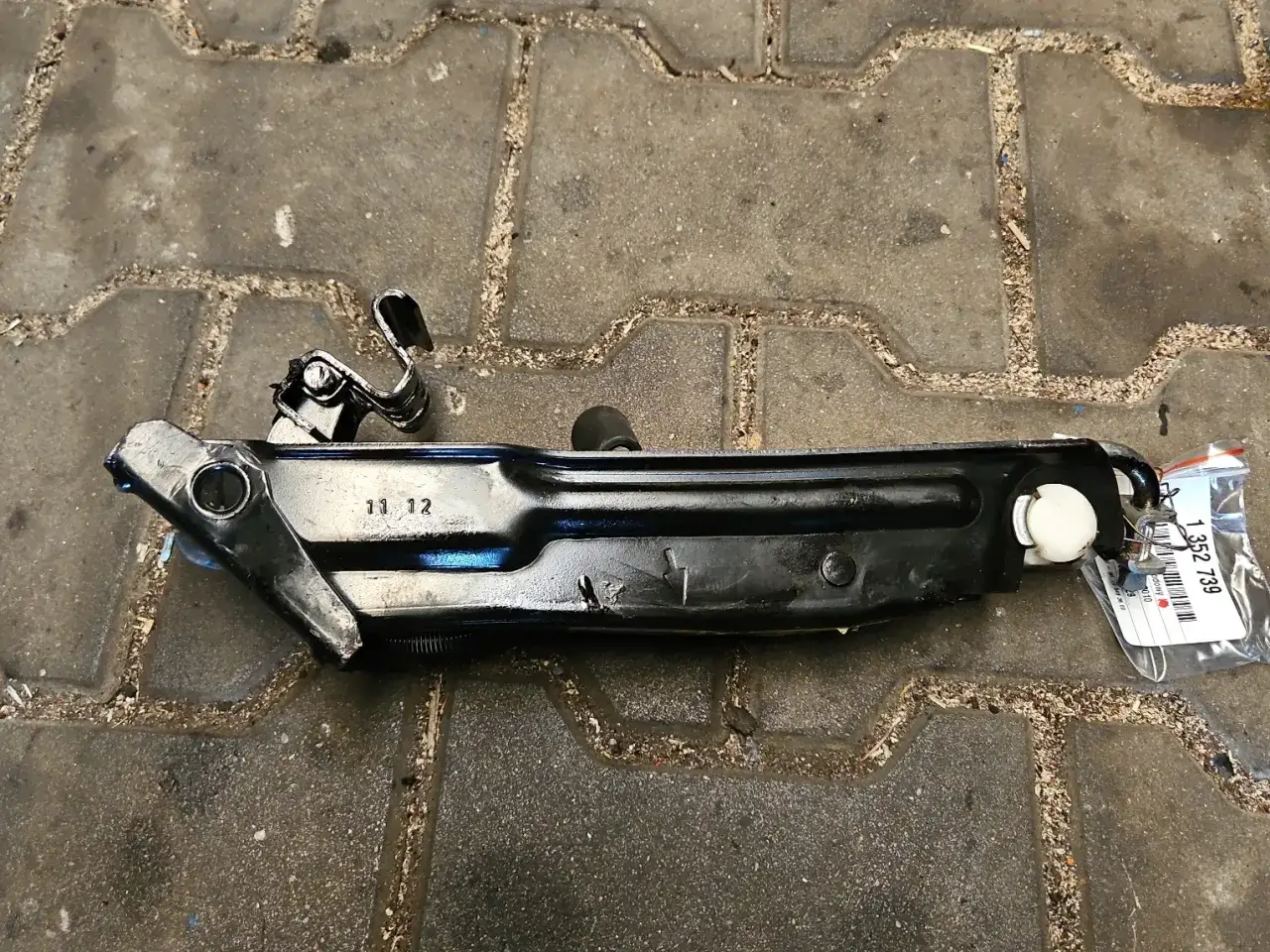 Lewarek w Fiacie Doblo: Szybko znajdź go w każdej generacji!