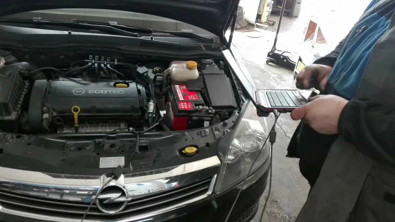 Kasowanie błędów w aucie: Cena, ryzyko, DIY czy mechanik?