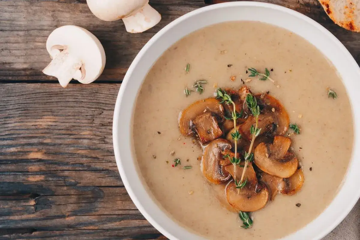 Zupa pieczarkowa: przepis krok po kroku, który zawsze się udaje
