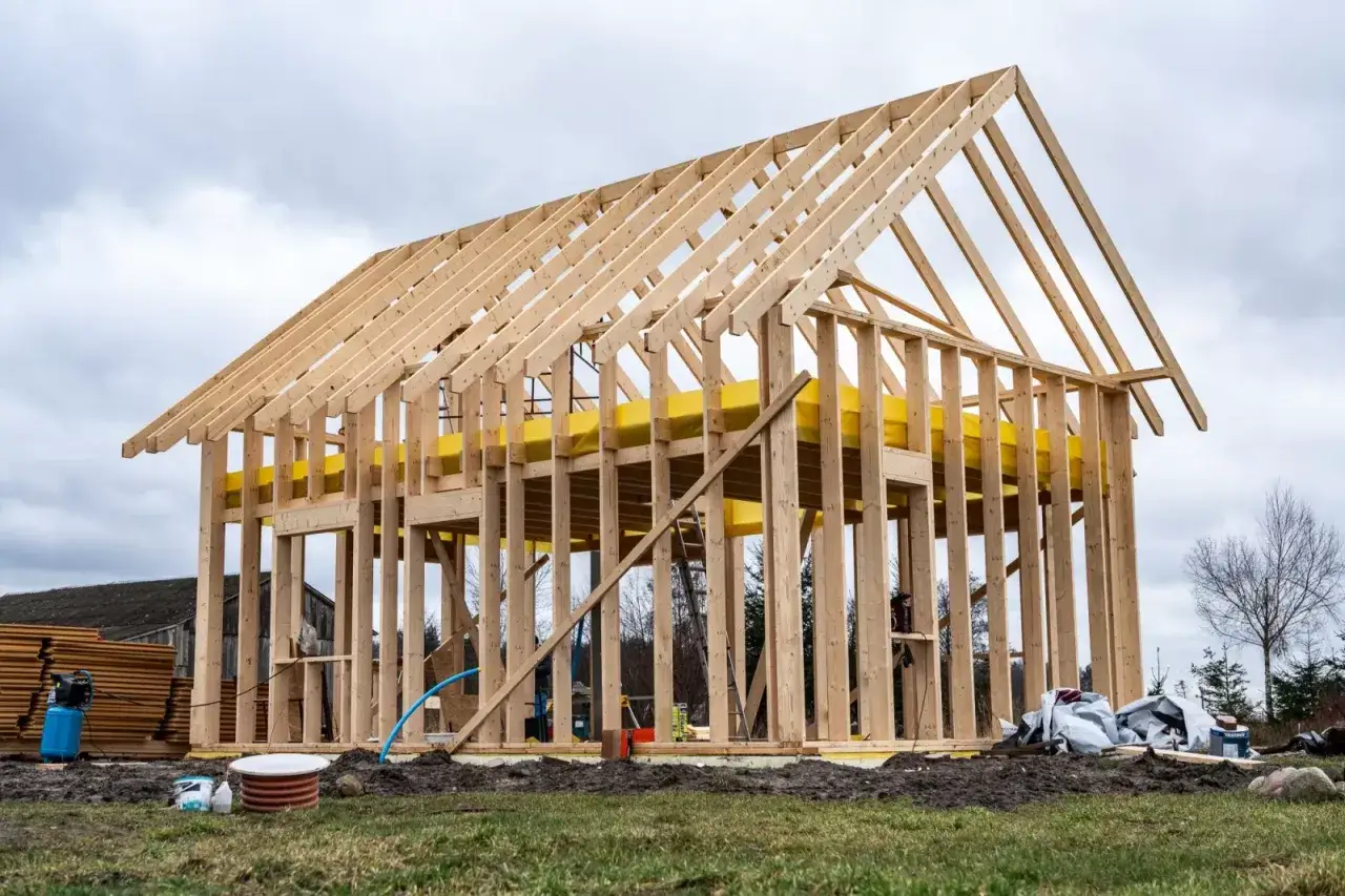 Dom szkieletowy czy prefabrykowany: co wybrać, aby uniknąć kosztów?