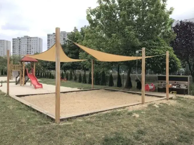 Bezpieczny plac zabaw: Jak zacienić i chronić dzieci przed słońcem?