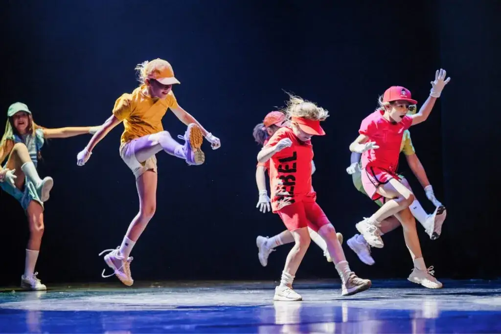 Jak prowadzić zajęcia taneczne z dziećmi, aby były pełne radości?