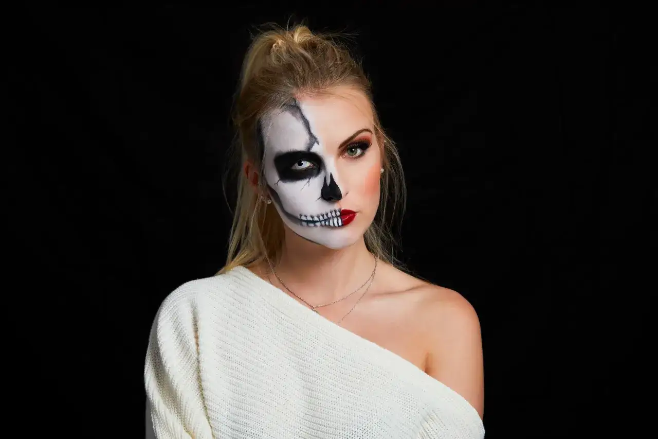 Unvergessliches Halloween Make-up: Trends, Anleitungen & Produkte