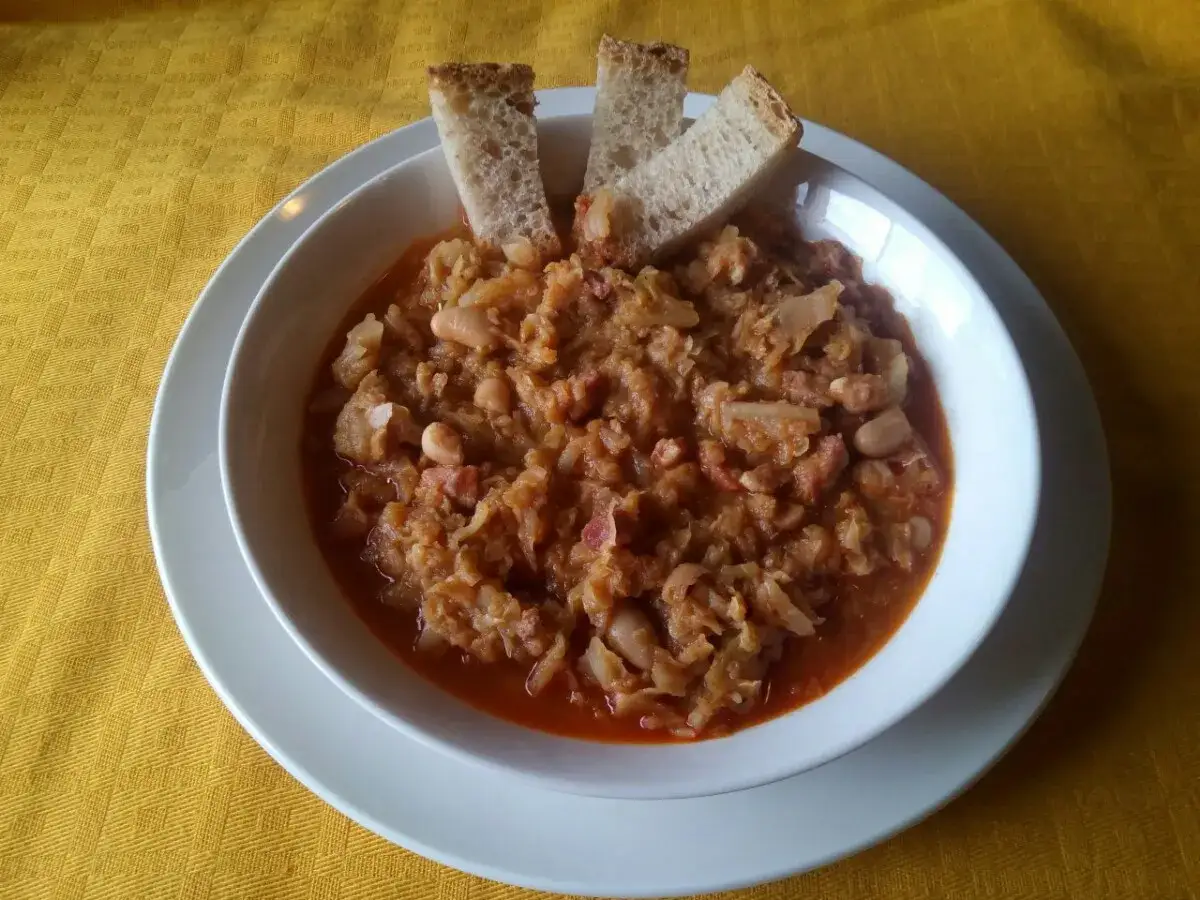 Minestra di Verza e Fagioli: La Ricetta Perfetta della Nonna