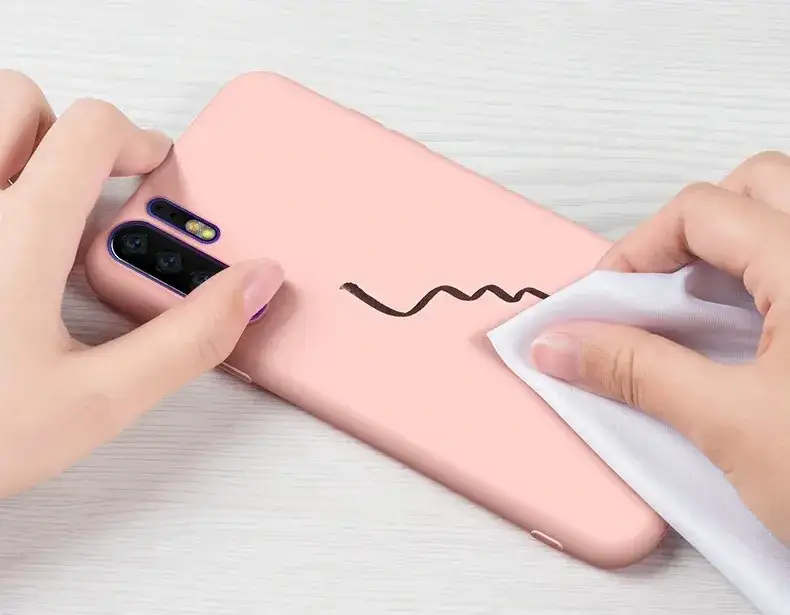 Czym czyścić etui na telefon, aby uniknąć jego uszkodzenia?