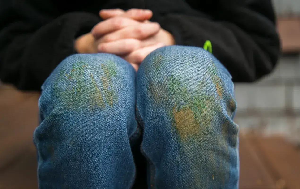 Sos sojowy na ubraniu? Jak usunąć plamę, by nie zniszczyć!