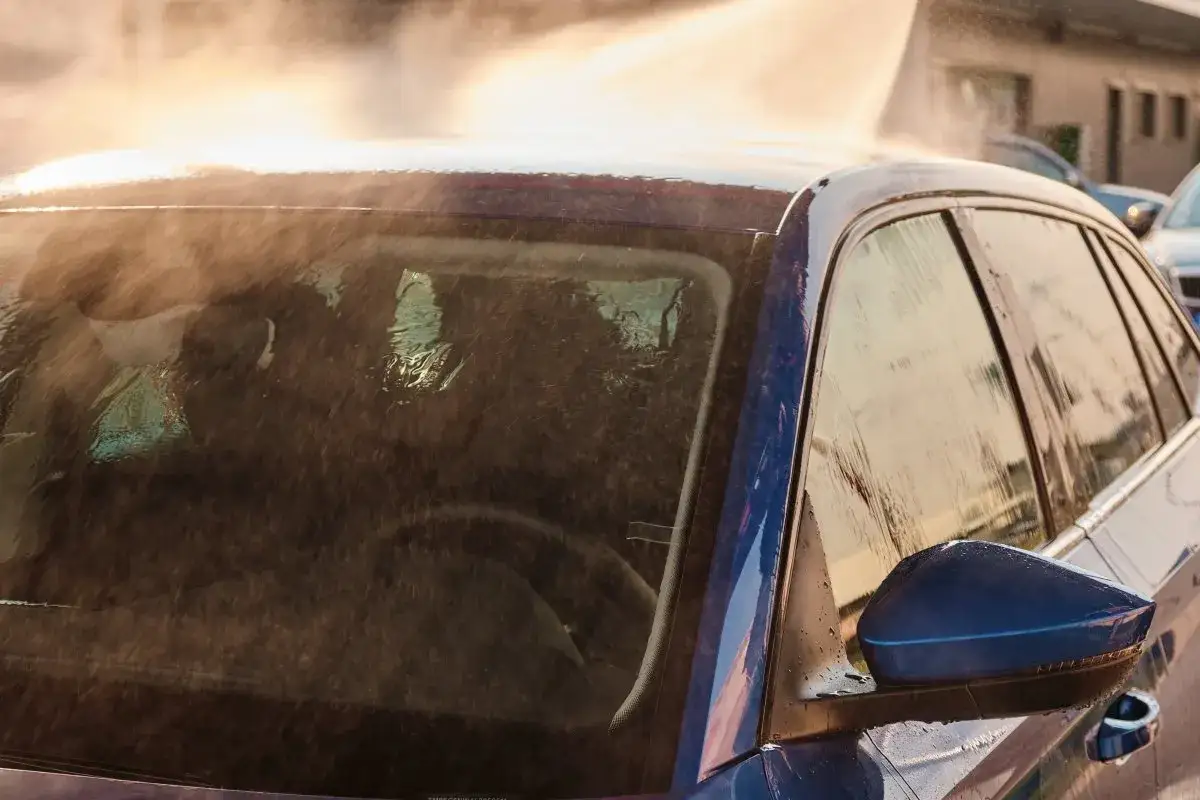 Myjnia samoobsługowa: Ile naprawdę kosztuje? Przewodnik inwestora.