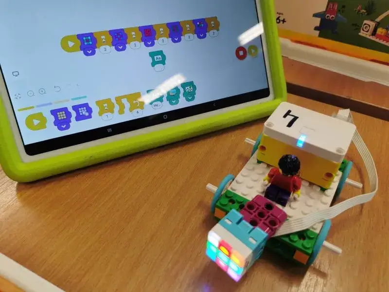 Zajęcia z robotyki LEGO: rozwijaj kreatywność i umiejętności dzieci