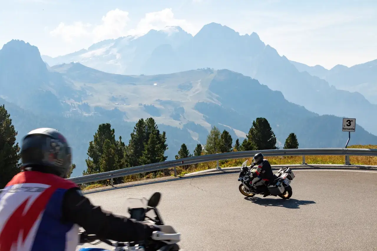 Austria motocyklem: Zaplanuj podróż życia! Trasy, opłaty, porady