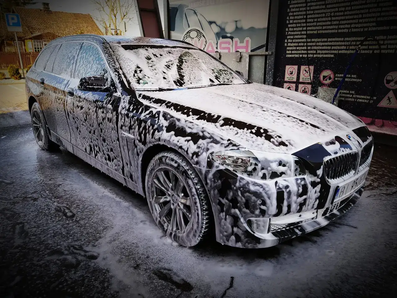 Myjnia samoobsługowa: Umyj auto jak detailer! Bez zacieków i rys