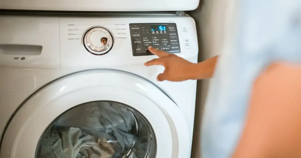 Jak zresetować pralkę Indesit i naprawić problemy z działaniem